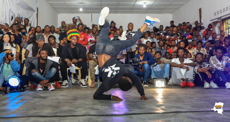 Compétition de danses, qui permet aux danseurs de présenter leurs arts et techniques et en choisir les meilleurs qui bénéficient de différentes opportunités.